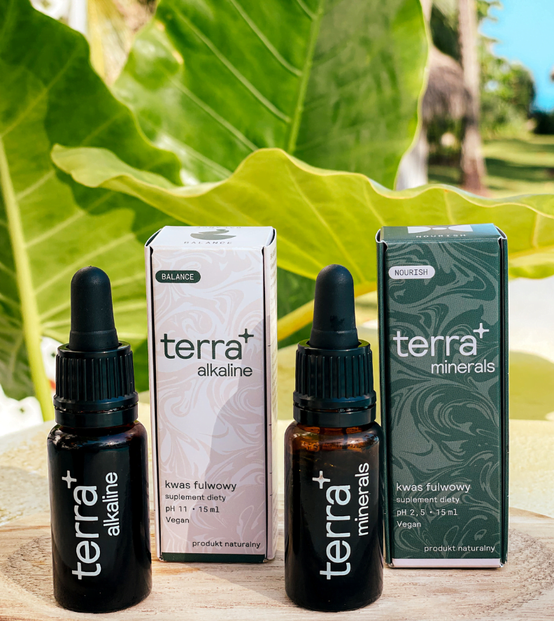 Terra alkaline i minerals na tle zieleni